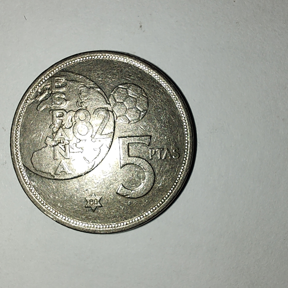 Vintage 5 Pesetas Commemorative Coin - Silver Tone. World Cup